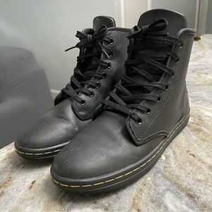 Dr. Martens Shoreditch Black Leather Greasy 8-Eye Lace Up Boots Women's Size 6